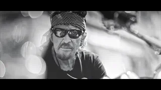 "QUE MA HARLEY REPOSE EN PAIX", by Johnny Hallyday, (Montage Jmd).