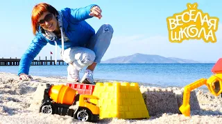 Маша Капуки Кануки строит замок из песка — Игры на улице для самых маленьких — Видео для малышей
