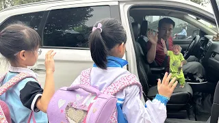 So lovely! Bibi had breakfast and took two sisters to school!