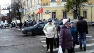Митинг в Твери. Люди перекрывают центральную улицу