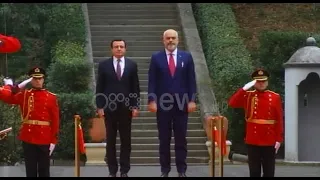 Ora News - Kurti në Tiranë, pritet me ceremoni shtetërore nga Rama