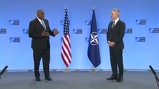 Secretary General welcomes US Secretary of Defense to NATO Headquarters