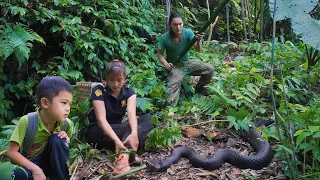 My worst day, while picking bamboo shoots, my wife was bitten by a poisonous snake, survival alone