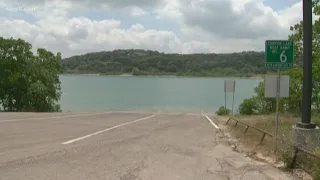 Two people swim to safety after plane crash in Canyon Lake