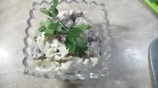 Пикантный салат с копчеными колбасками