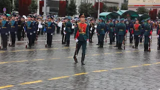 Завершение парада выступлением роты почетного караула, Екатеринбург, июнь 2020