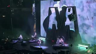 Depeche Mode - Everything Counts (Live, Memento Mori Tour)
