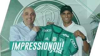 Rivaldo se emociona em visita ao Centro de Excelência do Palmeiras
