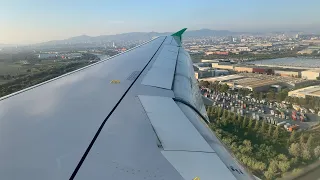 Scenic Landing — LEVEL A320-214 Landing Barcelona BCN — OE–LVR (4K)