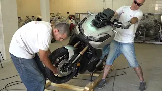 unboxing HONDA ADV350 scooter silver color 2023