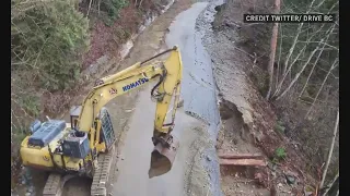 Mudslide traps hundreds at southern B.C resort