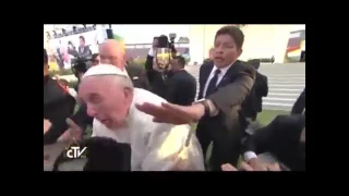 Papa Francesco in Messico che si arrabbia 😂