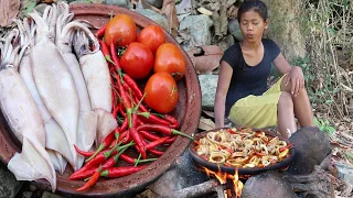 Cooking Squid curry with Spicy Chili and Eating delicious - Survival skills Anywhere Ep 94