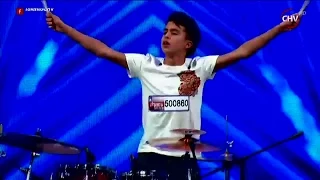 La espectacular actuación de Diego tocando batería - TALENTO CHILENO 2015