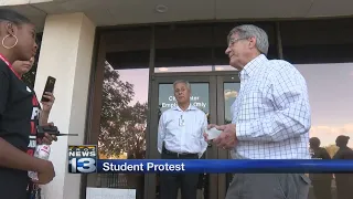 Students protest use of NRA money for Albuquerque ROTC programs