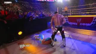 Raw: Sin Cara vs. Evan Bourne - Raw Roulette No Count-out