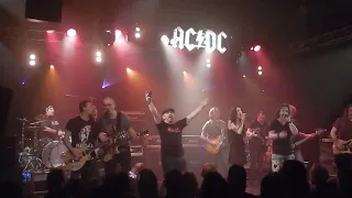 Soirée Hommage à Malcolm Young / You Shook Me All Night Long .