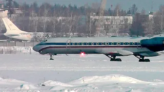 Ту-134 на фоне Ту-104. Аэродром Чкаловский