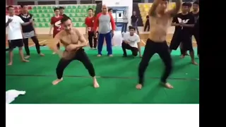 begini cara Iko uwais latihan bersama lawan mainnya