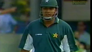 Brett Lee bowling to Inzamam Ul HAQ