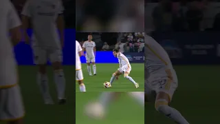 Riqui Puig Swift Moves Past Sergio Busquets #shorts