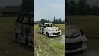 Mobil Avanza meledak