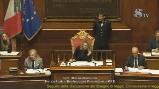 Bagarre al Senato durante la discussione sull’emendamento Lotito: seduta sospesa