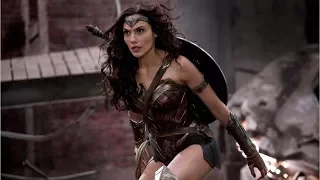 Wonder Woman​ modeled Chris Pine​'s character after Lois Lane​