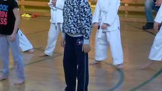 Kacper na egzaminie karate - biały pas