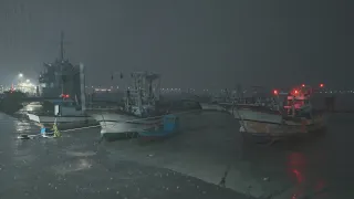 [Rain Walk in ThunderStorm] Rainy port. Lightning thunder. Thunderstorm Sounds