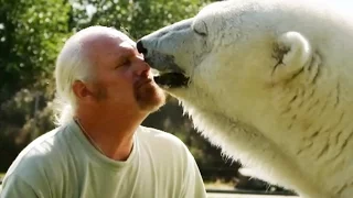 Un homme meilleur ami d'un ours polaire - ZAPPING SAUVAGE