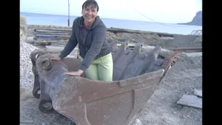 Крым, в пос. Коктебель приехали туристы, ремонт набережной, заливка подпорных стен.