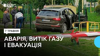 У Луцьку авто врізалося у газовий розподільник. Зі школи поруч евакуювали дітей