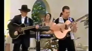 Zezé Di Camargo e Luciano cantando Saudade da Minha Terra