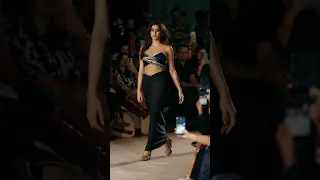 Kiara vs Janhvi ⛓️🖤✨ #lakmefashionweek2023 #janhvikapoor #kiaraadvani #ytshorts #shorts #trending