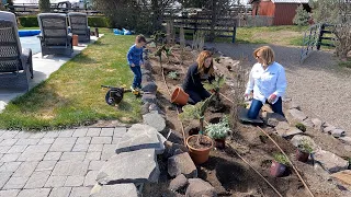 Helping My Mom Plant a Butterfly Garden! 🦋🙌💚// Garden Answer