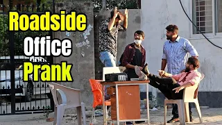 Roadside Office Prank (EPIC REACTIONS) - Pranks in Pakistan - LahoriFied