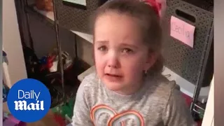 Little girl unhappy that Toys 'R' Us is closing - Daily Mail