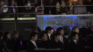[161226] BTS, EXO, CNBLUE and TWICE watching BLACKPINK's Playing With Fire
