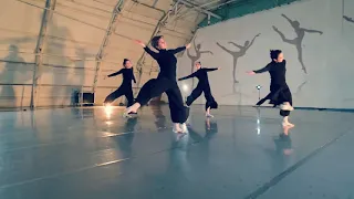 Floor Work и трюки в contemporary dance