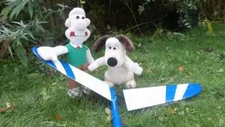 'Wallace & Gromit' assemble their new 'Willow' F3f glider designed by Ian Mason, for the first time.