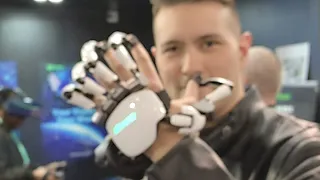 CES 2020: Trying Out Dexmo Force Feedback Haptic VR Gloves