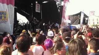 Motionless in White live at Warped Tour '14 preforming If it's dead, we'll kill it