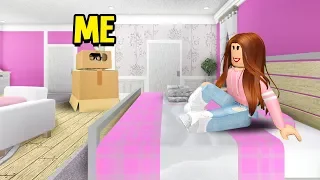 I Hid In My Girlfriend's House For 24 HOURS And Caught Her Doing THIS! (Roblox Bloxburg)