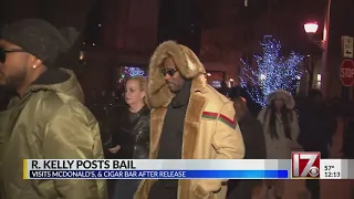 Singer R. Kelly posts bond, is out of jail