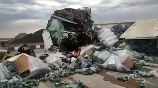 В Волгоградской области в лобовом столкновении погибли водители двух фур