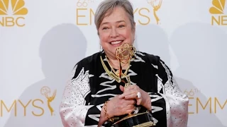 Kathy Bates dedicates Emmy to Robin Williams