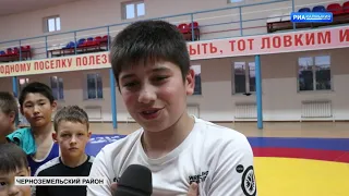Поддержка спортсменов и юных дарований: поручения Главы РК во время визита в Черноземельский район