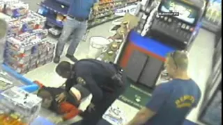 Texas firefighter takes down robber