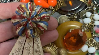 Vintage jewelry bag unbagging Vintage jewelry Haul # 129 and  Amazing jewelry finds